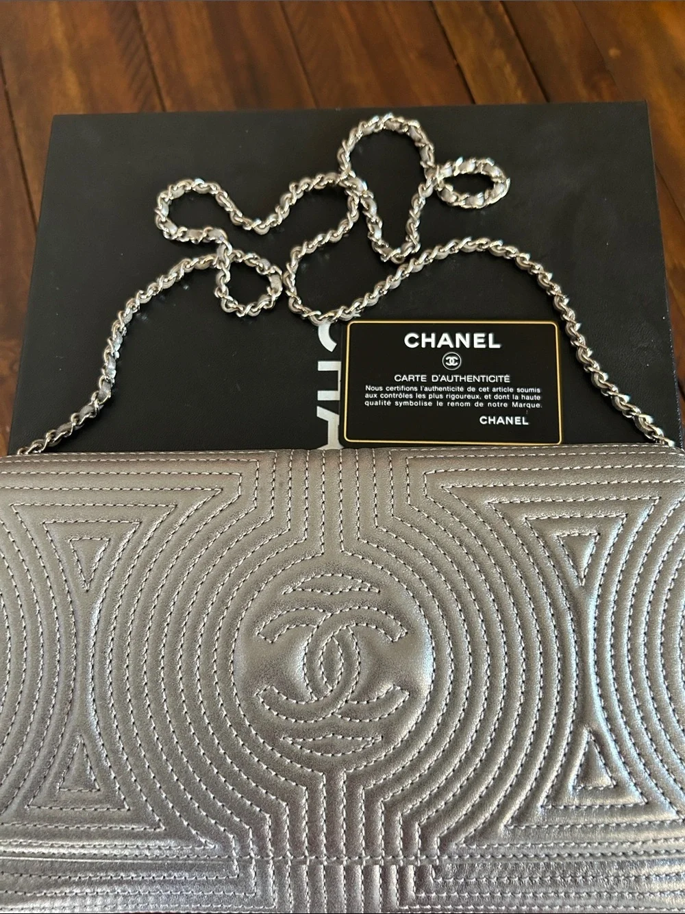 CHANEL Silver Quilted Leather Crossbody bag with Chain